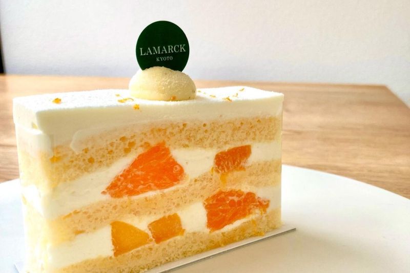 宮崎完熟マンゴーと清見オレンジをサンドしたショートケーキ